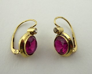 ZLATÉ NÁUŠNICE S RUBÍNY A LEUKOSAFÍRY