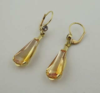 ZLATÉ NÁUŠNICE SE SYNTETICKÝMI KORUNDY PADPARADSCHA