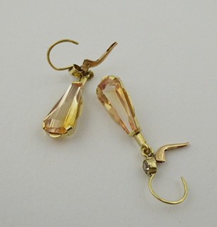 ZLATÉ NÁUŠNICE SE SYNTETICKÝMI KORUNDY PADPARADSCHA