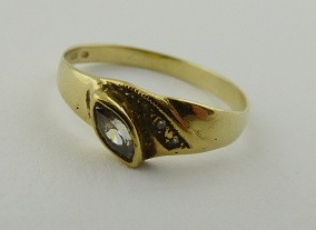 ZLATÝ PRSTEN SE SYNTETICKÝM ZIRKONEM