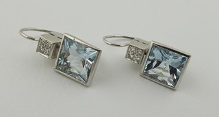 ATRAKTIVNÍ NÁUŠNICE S VELKÝMI PŘÍRODNÍMI AKVAMARÍNY A DIAMANTY