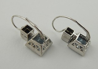 ATRAKTIVNÍ NÁUŠNICE S VELKÝMI PŘÍRODNÍMI AKVAMARÍNY A DIAMANTY