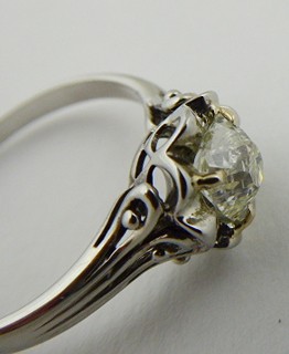 PRSTEN ZE ZLATA 18K S VELKÝM PŘÍRODNÍM DIAMANTEM - ZNALECKÝ POSUDEK