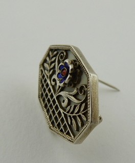 STŘÍBRNÁ BROŽ S EMAILEM A ČESKÝM GRANÁTEM - TURIET & BARBACH, VÍDEŇ