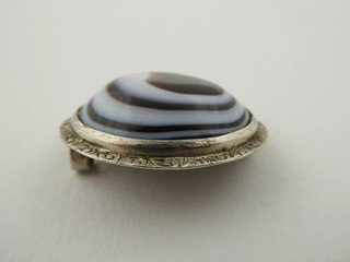 STŘÍBRNÁ BROŽ S PŘÍRODNÍM ACHÁTEM