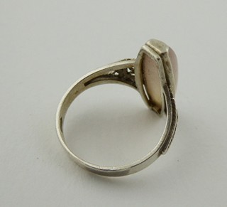 STŘÍBRNÝ PRSTEN S PŘÍRODNÍM RŮŽENÍNEM