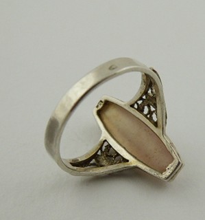 STŘÍBRNÝ PRSTEN S PŘÍRODNÍM RŮŽENÍNEM