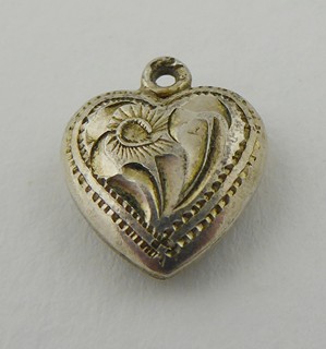 STŘÍBRNÉ GRAVÍROVANÉ SRDÍČKO - JABLONECKO