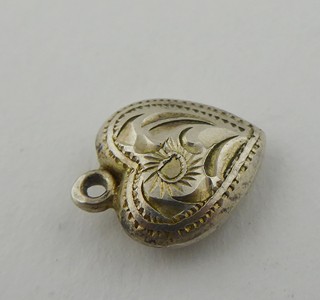 STŘÍBRNÉ GRAVÍROVANÉ SRDÍČKO - JABLONECKO