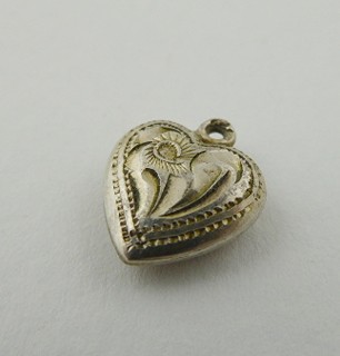 STŘÍBRNÉ GRAVÍROVANÉ SRDÍČKO - JABLONECKO