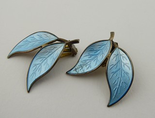 STŘÍBRNÉ NÁUŠNICE S TYRKYSOVÝM EMAILEM - WILLY WINNAES