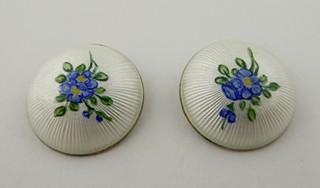 STŘÍBRNÉ NÁUŠNICE S BÍLÝM EMAILEM A KYTIČKAMI - FINN JENSEN, NORSKO