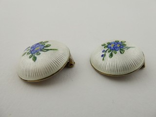 STŘÍBRNÉ NÁUŠNICE S BÍLÝM EMAILEM A KYTIČKAMI - FINN JENSEN, NORSKO