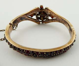 NÁRAMEK S PRAVÝMI ČESKÝMI GRANÁTY