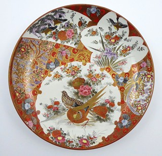 JAPONSKÝ PORCELÁNOVÝ DEKORATIVNÍ TALÍŘ - KUTANI