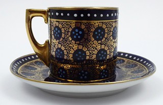 KOBALTOVÝ MOKA ŠÁLEK S ORNAMENTY - ERNST WAHLISS A TRNOVANY