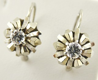 NÁUŠNICE Z BÍLÉHO ZLATA S PŘÍRODNÍMI DIAMANTY - 0,30 CT