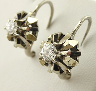 NÁUŠNICE Z BÍLÉHO ZLATA S PŘÍRODNÍMI DIAMANTY - 0,30 CT
