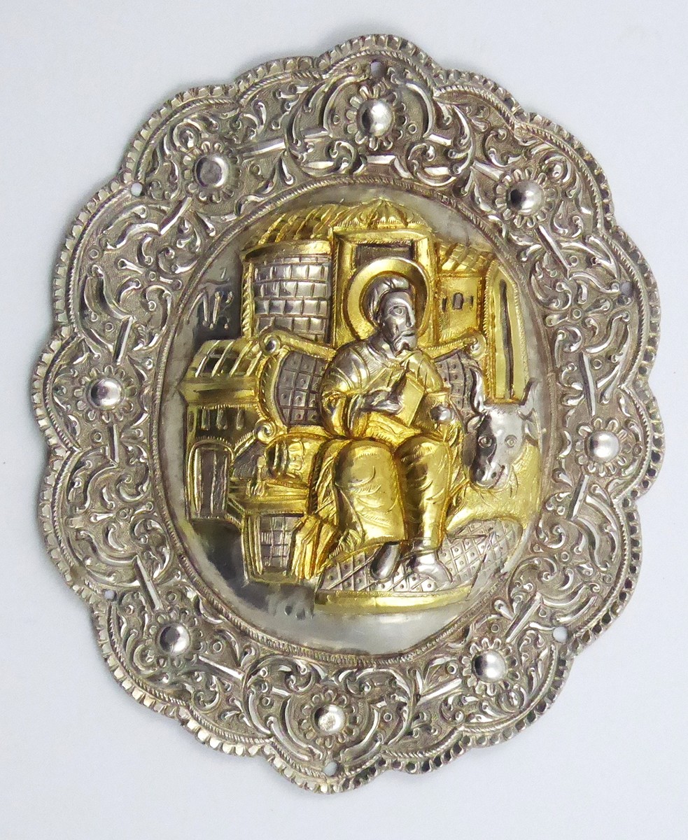 ZLACENÝ STŘÍBRNÝ RELIÉF S VÝJEVEM SVATÉHO LUKÁŠE EVANGELISTY
