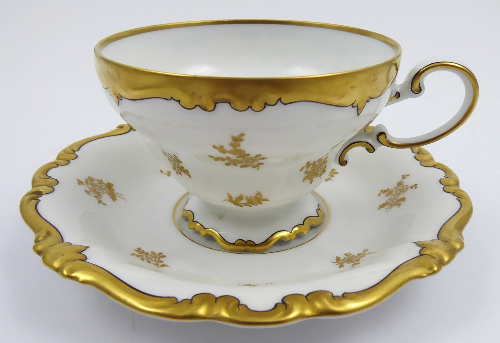 ROKOKOVÝ ČAJOVÝ ŠÁLEK SE ZLATÝM KVÍTÍM - ROSENTHAL, POMPADOUR