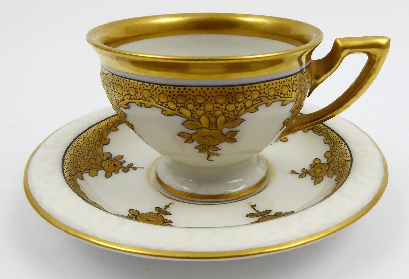 MOKA ŠÁLEK S PODŠÁLKEM S ORNAMENTY RŮŽE - ROSENTHAL, MARIA