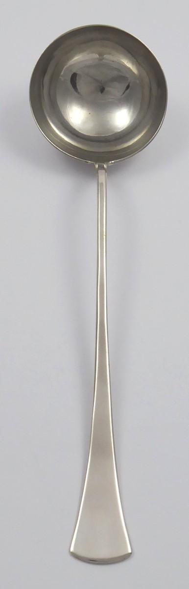 VĚTŠÍ STŘÍBRNÁ ART DECO NABĚRAČKA
