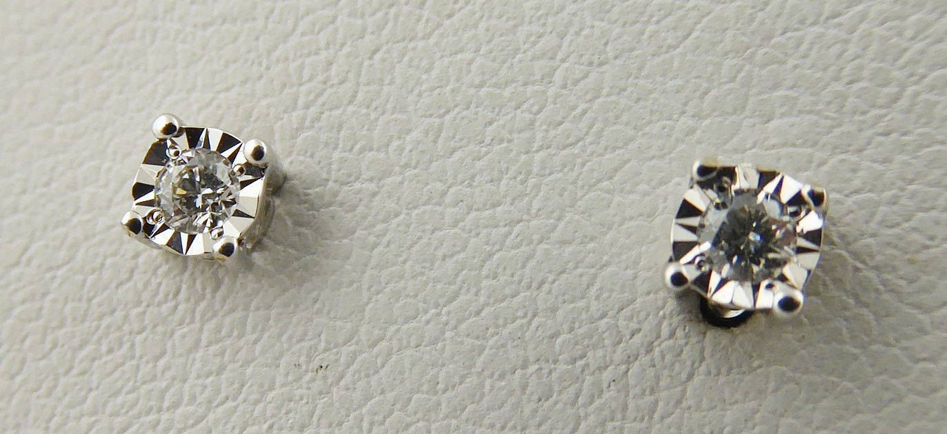 NÁUŠNICE S PŘÍRODNÍMI DIAMANTY 0,10 CT