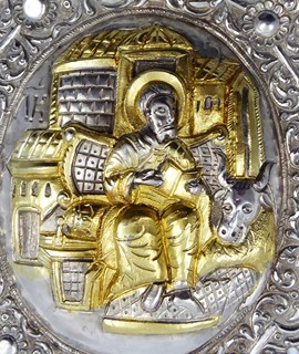 ZLACENÝ STŘÍBRNÝ RELIÉF S VÝJEVEM SVATÉHO LUKÁŠE EVANGELISTY