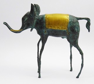SALVADOR DALÍ (1904-1989) - KOSMICKÝ SLON - PATINOVANÝ A LEŠTĚNÝ BRONZ, POZDĚJŠÍ ODLITEK