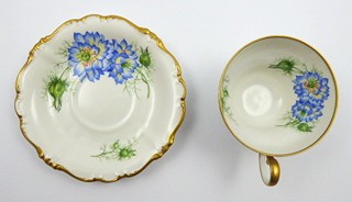 ROKOKOVÝ ČAJOVÝ ŠÁLEK S KVĚTY ČERNUCHY DAMAŠSKÉ - ROSENTHAL, POMPADOUR, U.S. ZONE