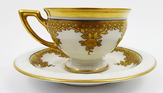 MOKA ŠÁLEK S PODŠÁLKEM S ORNAMENTY RŮŽE - ROSENTHAL, MARIA