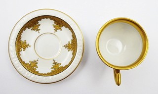 MOKA ŠÁLEK S PODŠÁLKEM S ORNAMENTY RŮŽE - ROSENTHAL, MARIA