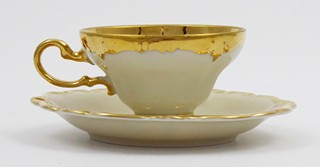 MOKA ŠÁLEK S PODŠÁLKEM SE SILNÝM ZLACENÍM - ROSENTHAL, POMPADOUR, U.S. ZONE