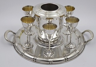 STŘÍBŘENÝ SET NA SERVÍROVÁNÍ CHLAZENÝCH NÁPOJŮ