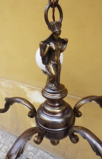 FRANTA ANÝŽ (1876-1934) - BRONZOVÝ PĚTIRAMENNÝ LUSTR S FIGUROU DÍVKY