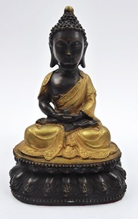 BRONZOVÝ BUDDHA SEDÍCÍ NA LOTOSOVÉM TRŮNU