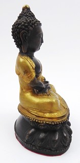 BRONZOVÝ BUDDHA SEDÍCÍ NA LOTOSOVÉM TRŮNU