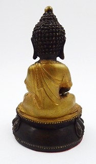 BRONZOVÝ BUDDHA SEDÍCÍ NA LOTOSOVÉM TRŮNU