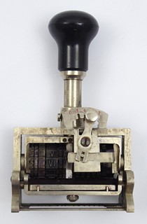 RUČNÍ ČÍSLOVACÍ RAZÍTKO ŘADY LEDA - W. LETHABY & CO., LONDON