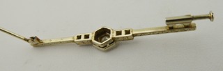 ART DECO BROŽ Z OSMNÁCTIKARÁTOVÉHO ZLATA S PŘÍRODNÍMI DIAMANTY