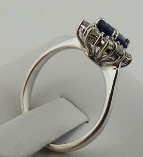 ATRAKTIVNÍ ZLATÝ PRSTEN S PŘÍRODNÍM TANZANITEM A DESETI DIAMANTY 0,50 CT