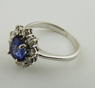 ATRAKTIVNÍ ZLATÝ PRSTEN S PŘÍRODNÍM TANZANITEM A DESETI DIAMANTY 0,50 CT