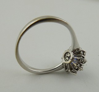 ATRAKTIVNÍ ZLATÝ PRSTEN S PŘÍRODNÍM TANZANITEM A DESETI DIAMANTY 0,50 CT