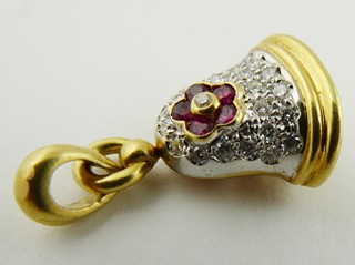 ZVONEČEK ZE ZLATA 18K S PŘÍRODNÍMI RUBÍNY A DIAMANTY 0,60 CT