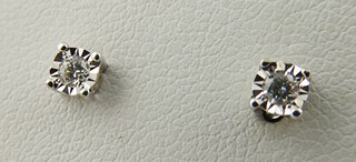NÁUŠNICE S PŘÍRODNÍMI DIAMANTY 0,10 CT