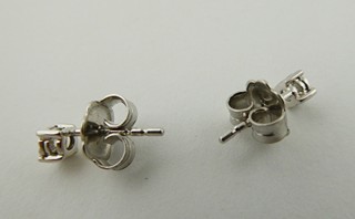 NÁUŠNICE S PŘÍRODNÍMI DIAMANTY 0,10 CT