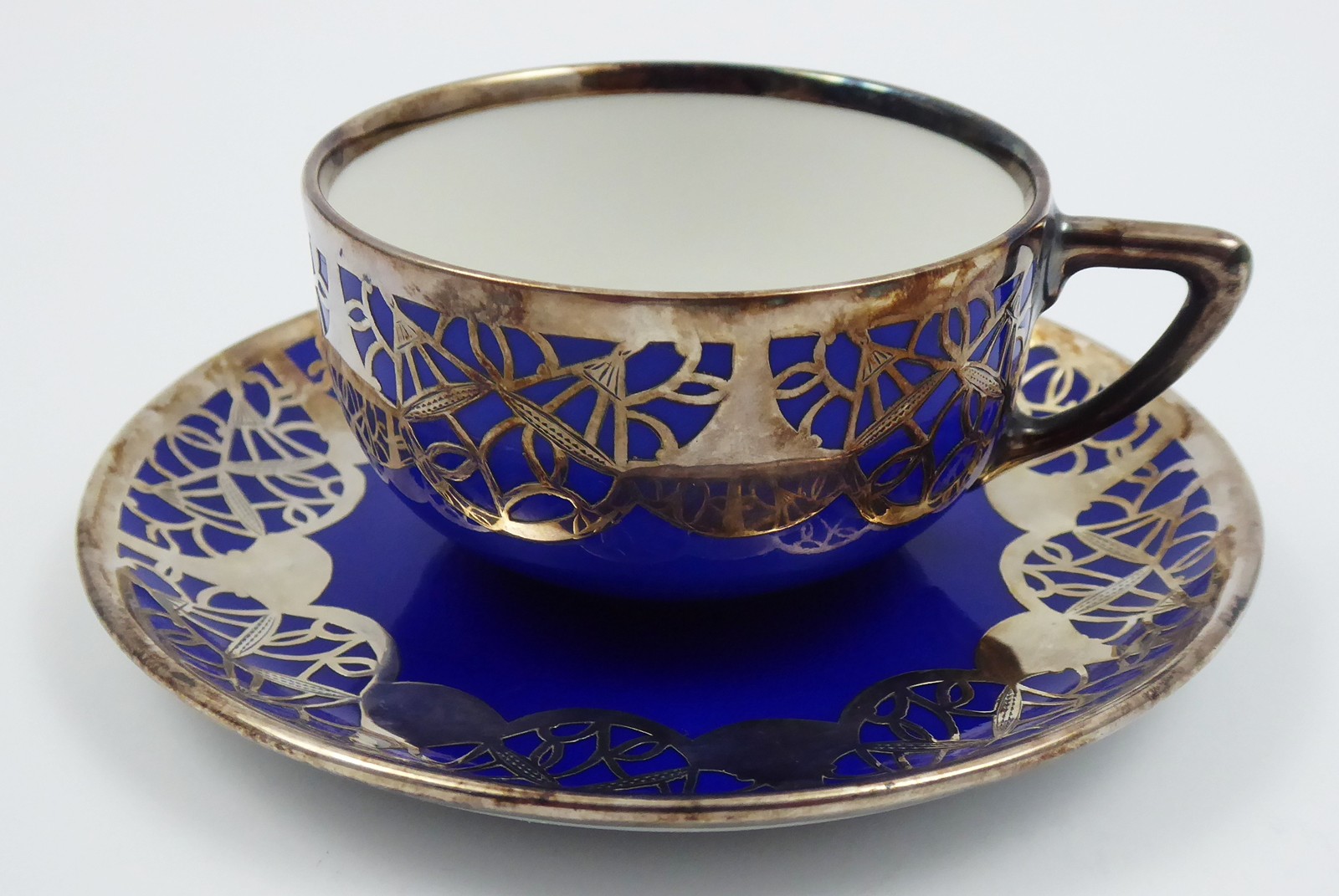 NOBLESNÍ MOKA ŠÁLEK SE STŘÍBRNÝMI SECESNÍMI ORNAMENTY - ROSENTHAL