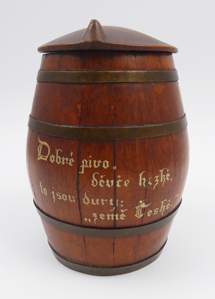 DŘEVĚNÝ KORBEL, SOUDEK - DOBRÉ PIVO DĚVČE HEZKÉ, TO JSOU DARY ZEMĚ ČESKÉ