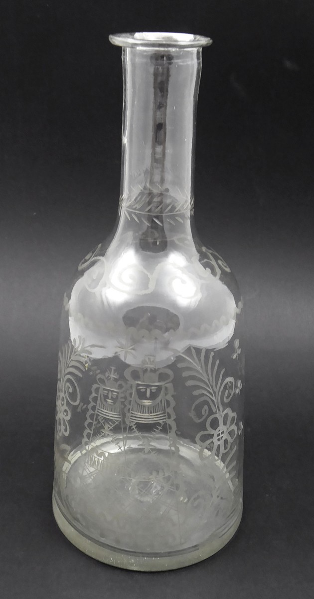 SVATEBNÍ KARAFA S ŽENICHEM A NEVĚSTOU Z OBDOBÍ 1780 - 1850