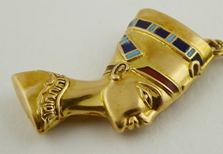 ZLATÝ DLOUHÝ PŘÍVĚSEK, ŠATLÉN S NEFERTITI - 18K